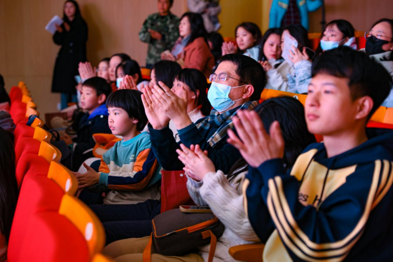 聆听剧场里的诗行 市图书馆第三届诗歌剧场上演精彩瞬间