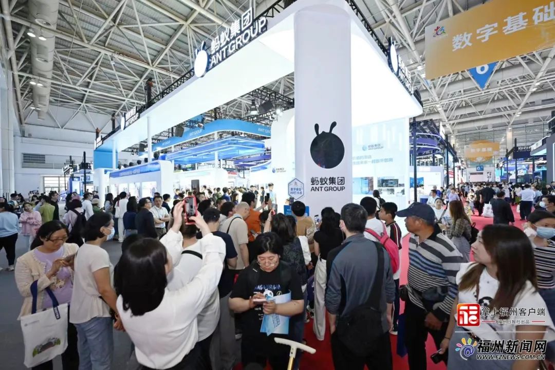 挤爆了！福州这里，到处都是人人人……