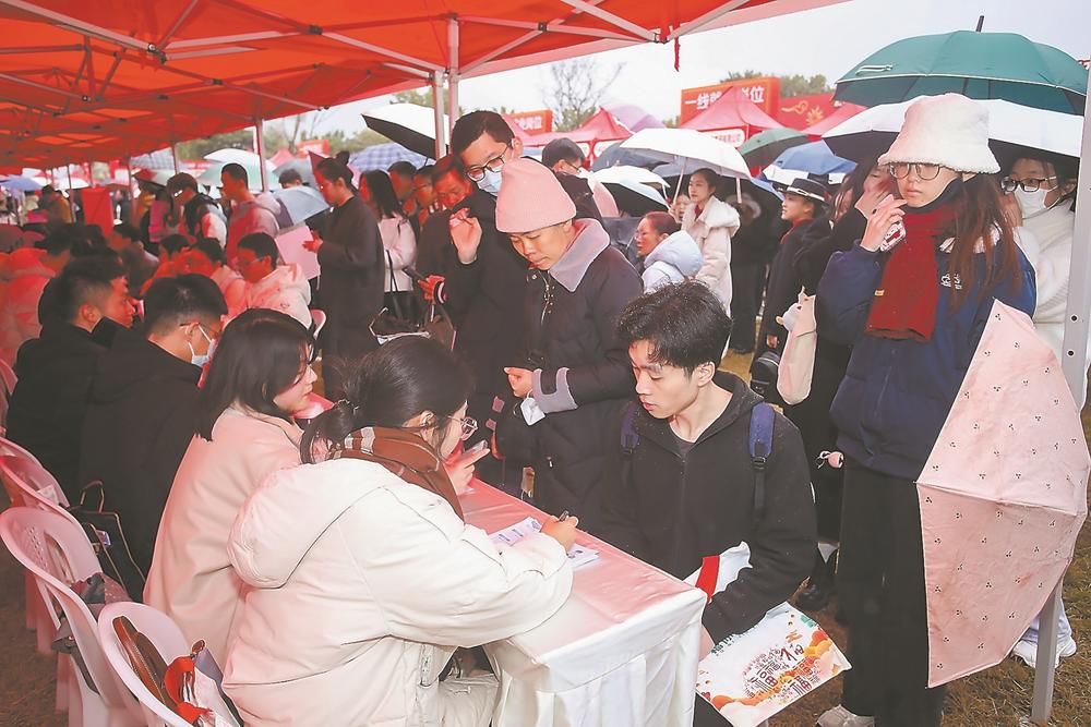 福州“近万岗位+贴心服务”引人才
