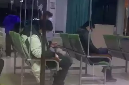 主人半夜来医院打点滴，狗狗寸步不离跟着她，被赶走又跑回来！ 