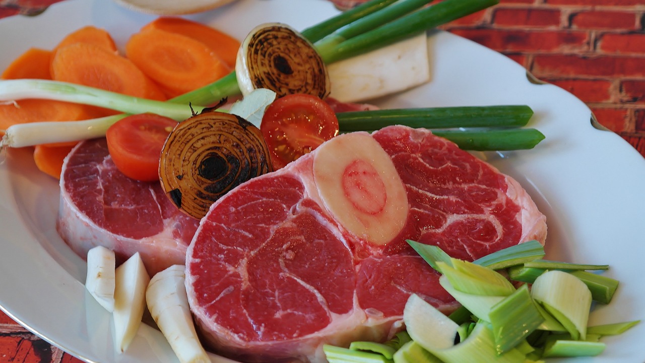 重庆市民的独特美食体验，牛肉晒了一天嘎嘣脆