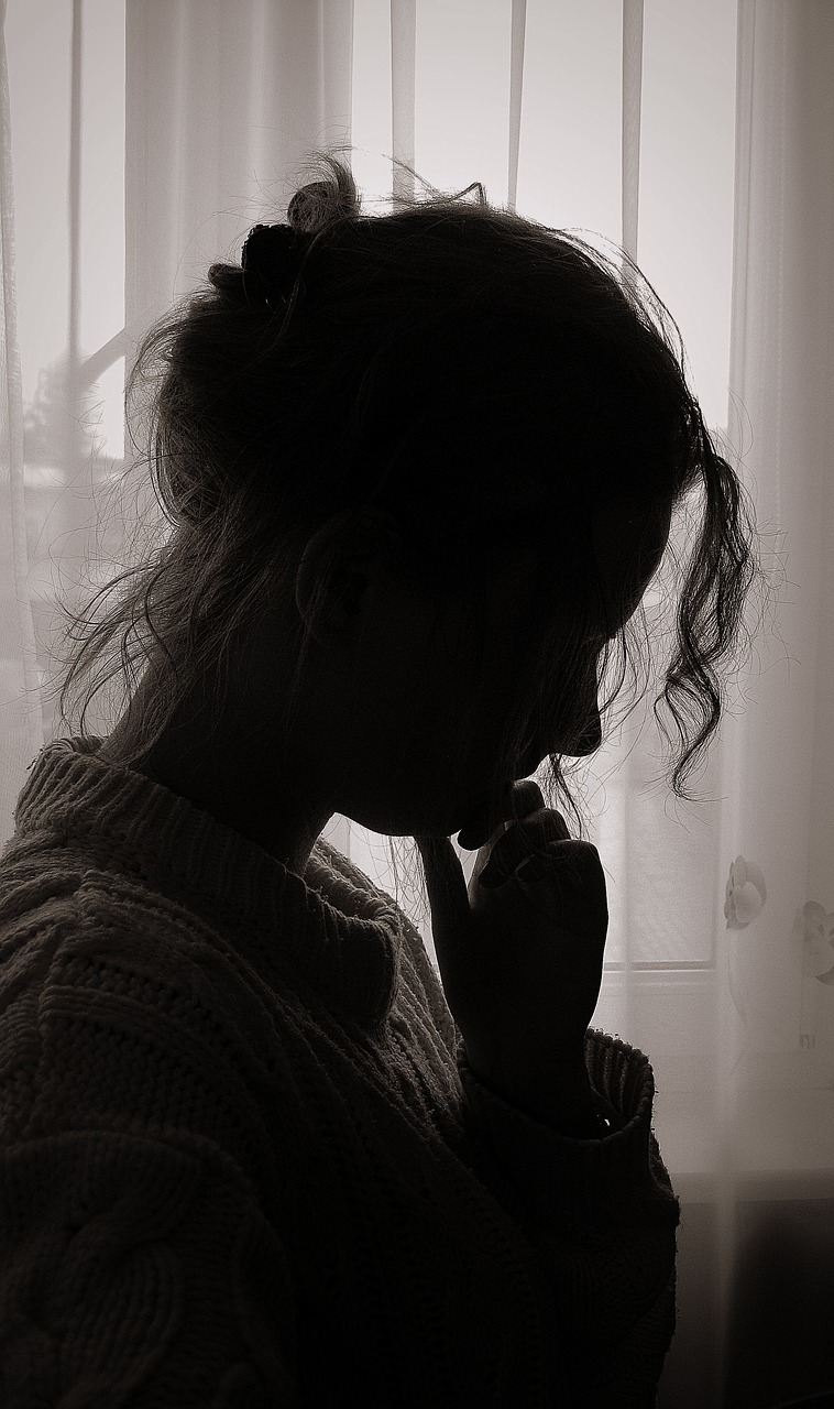 印度2岁女童惨遭已婚男子强奸，社会的警钟与正义的追求