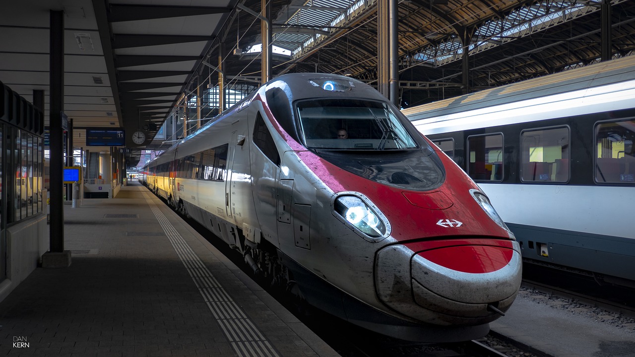 列车运营规则下的权益保障，列车有权拒绝买短乘长旅客继续乘车
