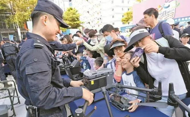 这场“警民约会”燃动全城 深圳公安第十六届警营开放日吸引逾50万市民现场参与，直播参与超1.5亿人次