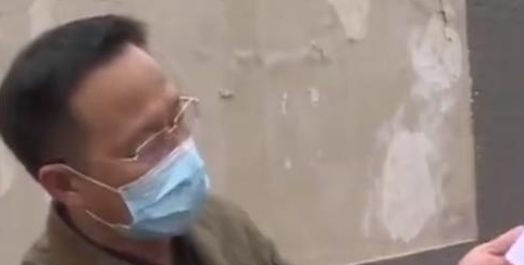 送货被客户的宠物狗咬伤拒绝，对小哥的索赔也被拒绝，听了顾客的