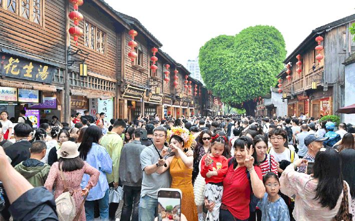 “五一”假期首日，福建各处人气爆棚！