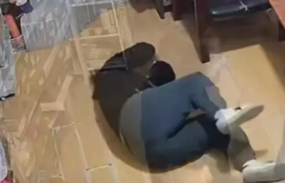 武汉爱狗人士打人：它是我家人，你就是畜生不如！