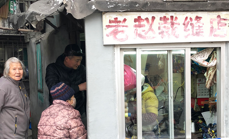 流浪猫咪咪奇遇记：遇见一群省钱买打折食物的年轻人