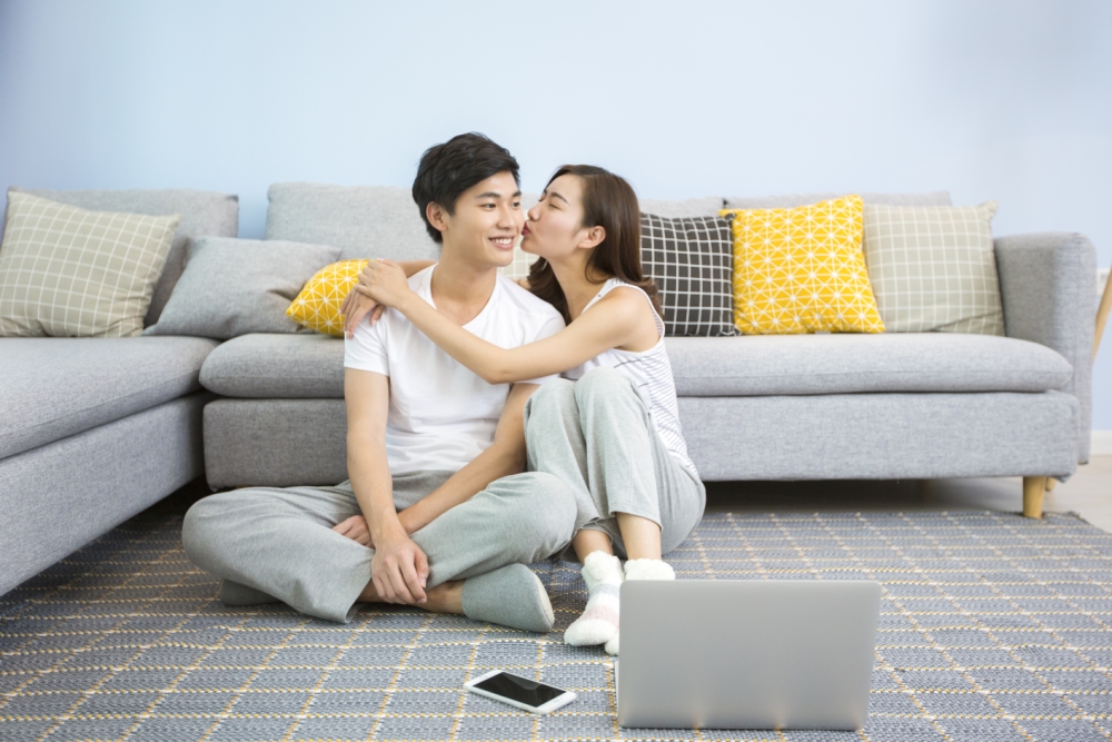 还在苦恼客厅装修墙面用什么好吗？先来看看这些材料的优缺点吧。