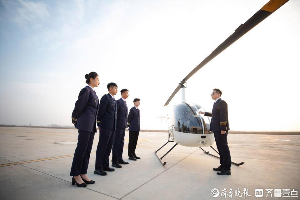 60名男生为班上唯一女生送惊喜