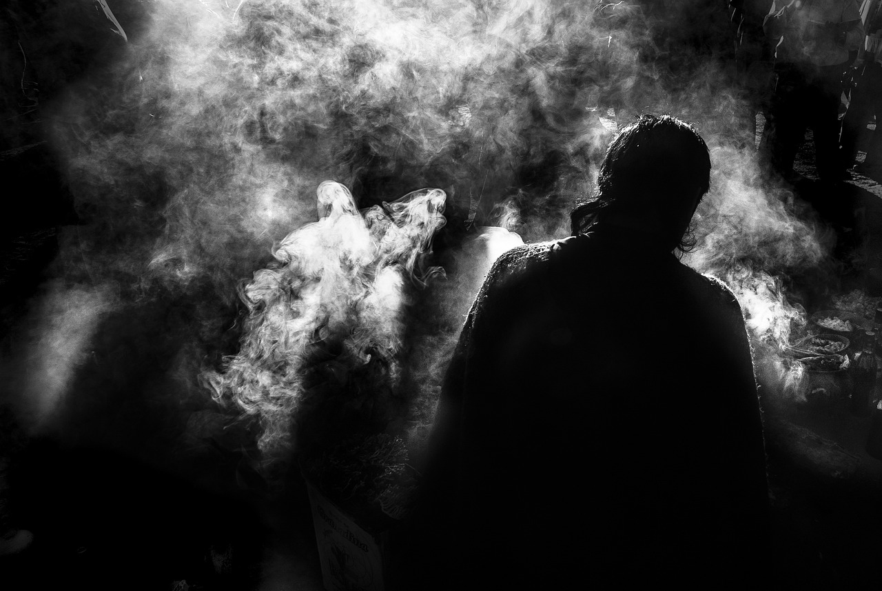 夜色中的轻语，聆听那些神秘的鬼故事大全