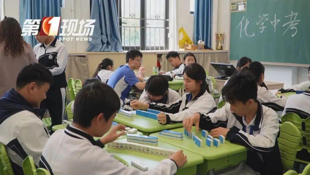 什么？初中生在校天天“打麻将”？！校长：我让打的！