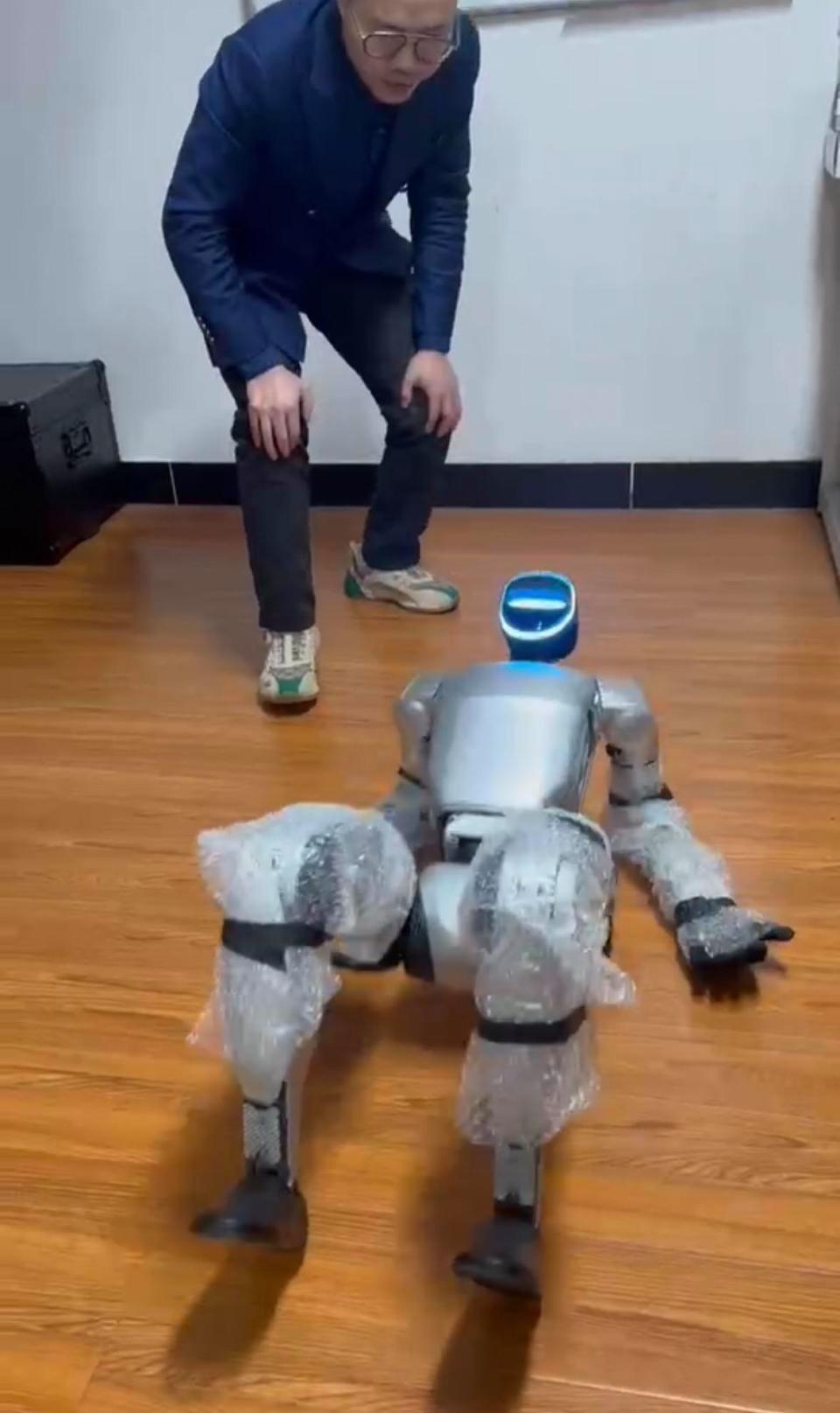 男子30万买宇树机器人：有点失望