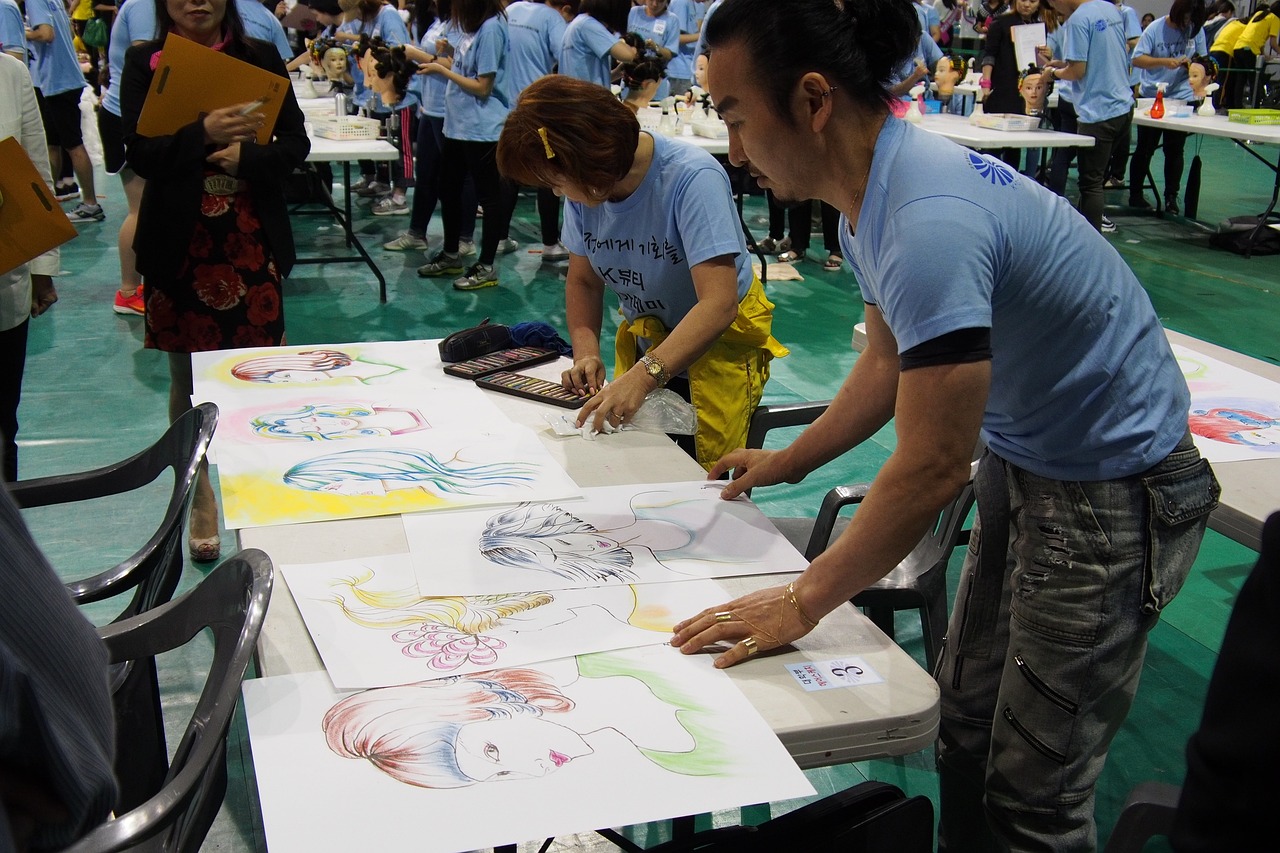 物业回应女子半夜穿僵尸服吓坏居民，安全与文明共存的社区需要共同维护