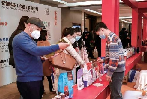 2025年我国宠物市场规模将达8000亿元