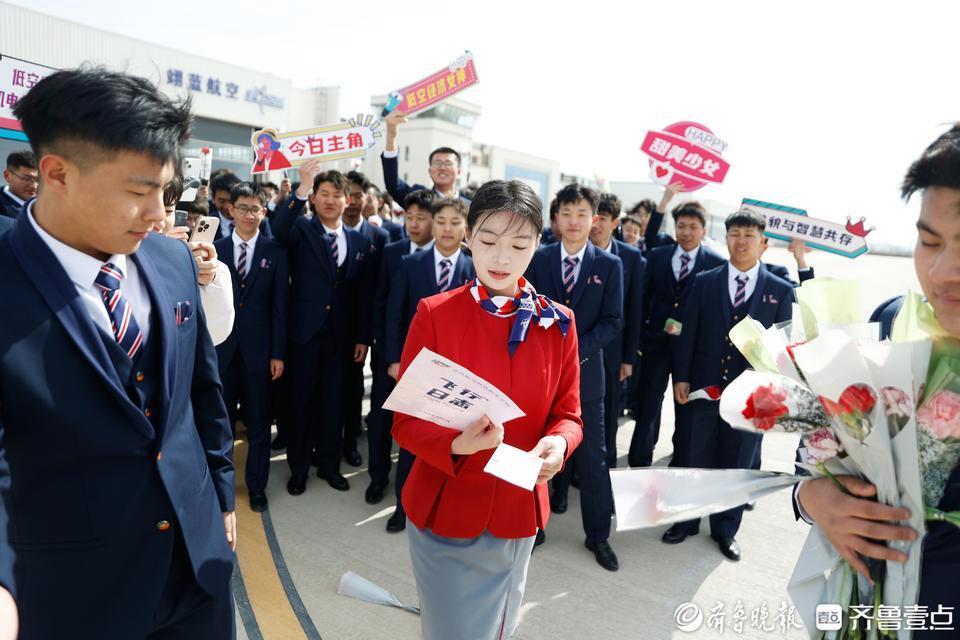 60名男生为班上唯一女生送惊喜