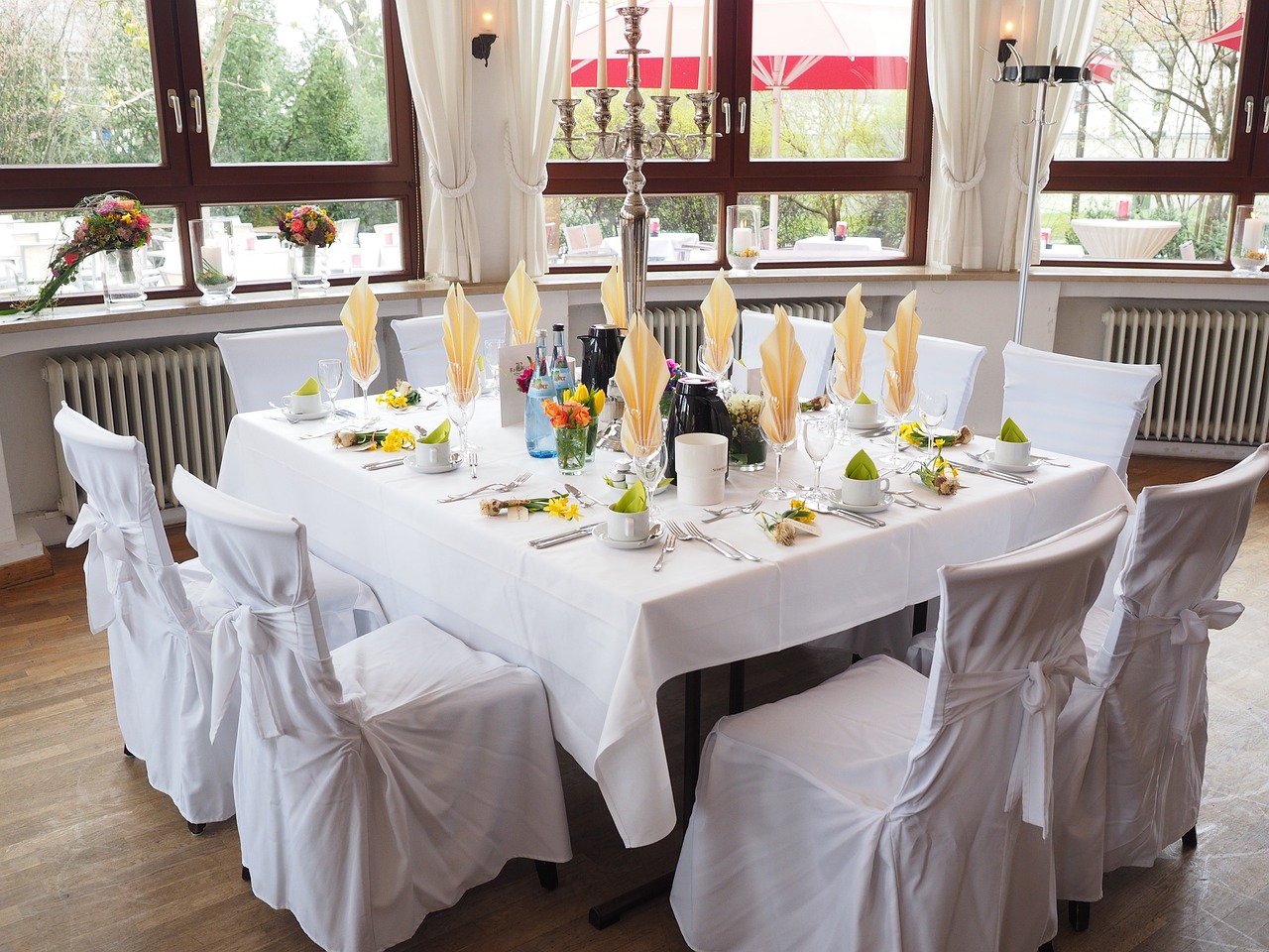 掌握英语日常表达，教你如何说摆桌子（How to Say Set the Table in English）