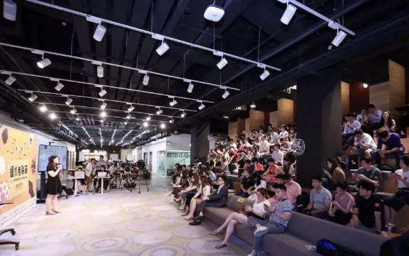 宠物经济：又是一门“95后”引领的千亿级生意