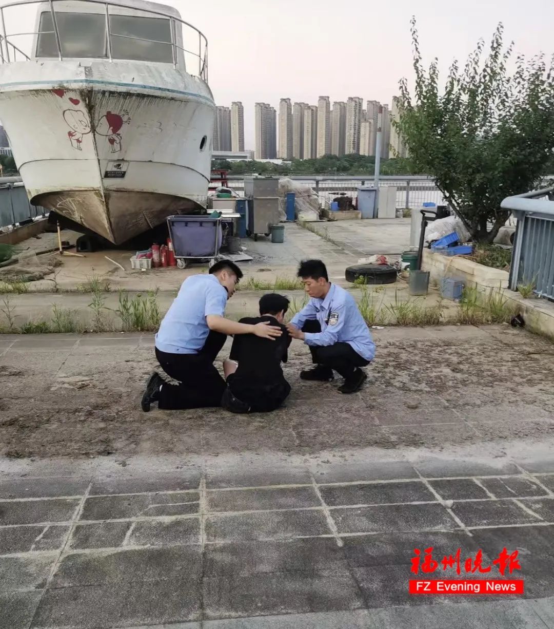 突发！男子凌晨跳闽江！危急时刻……