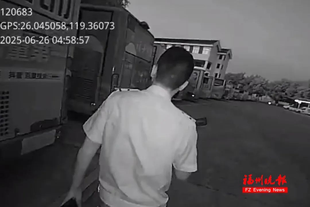 突发！男子凌晨跳闽江！危急时刻……