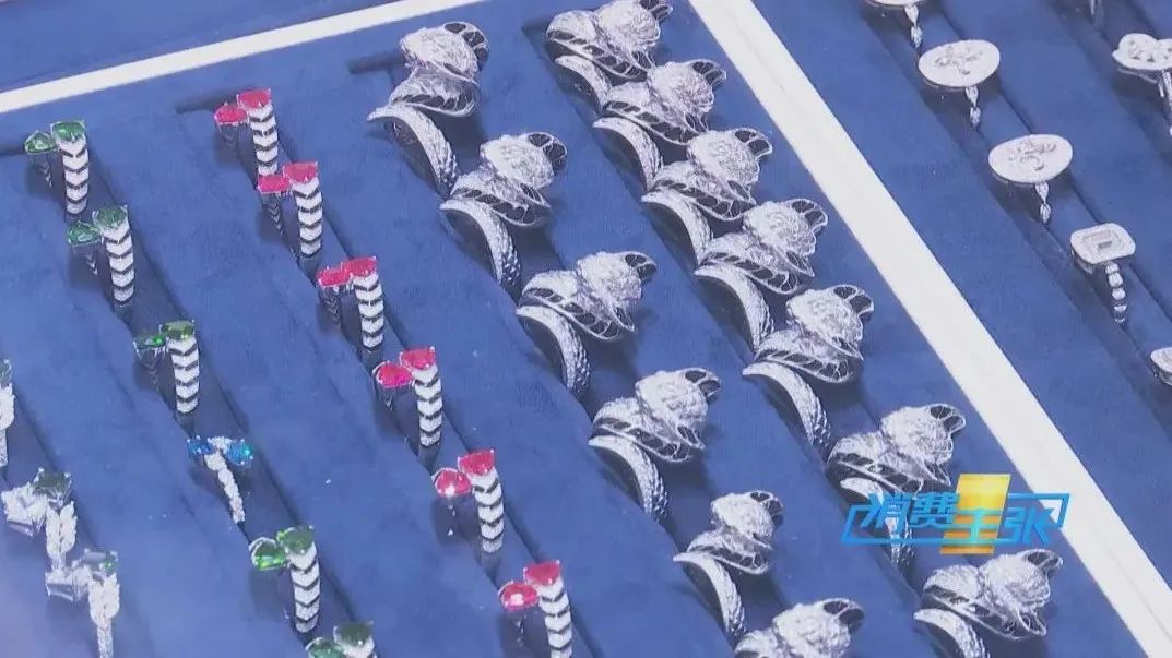 “黄金平替”卖爆了！涨幅超过黄金！