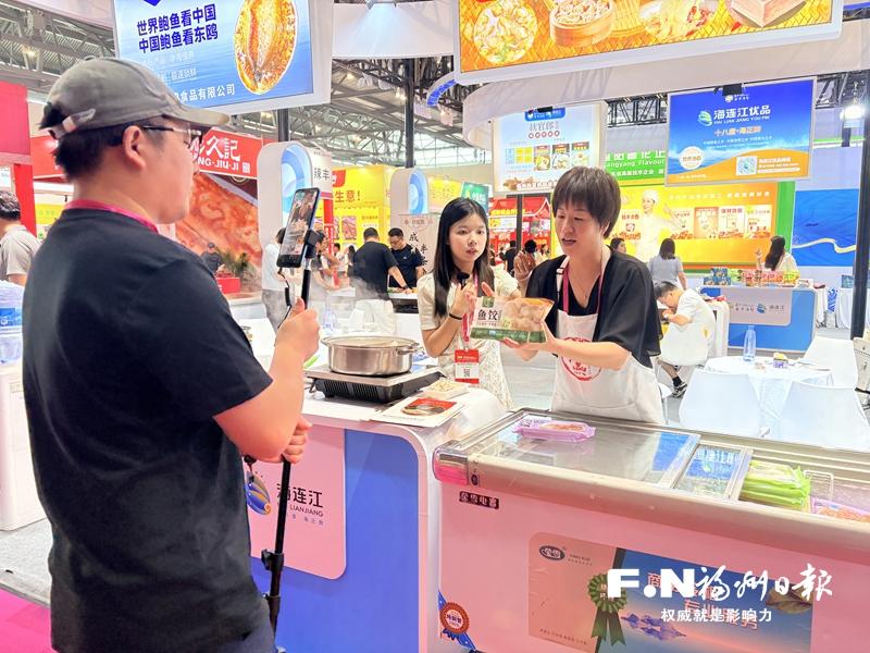 “世界渔都·海连江”上百种产品亮相专业展会