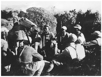 把伟大抗战精神一代代传下去（铭记历史 缅怀先烈）