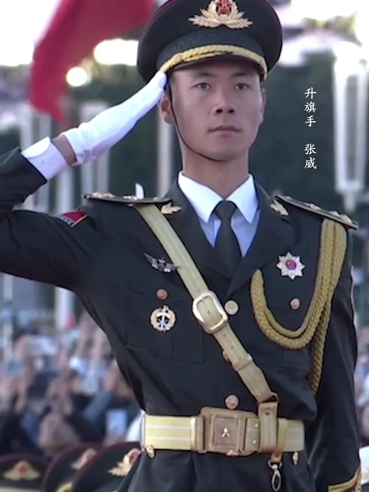 九三阅兵当天，这个小伙将升起五星红旗！