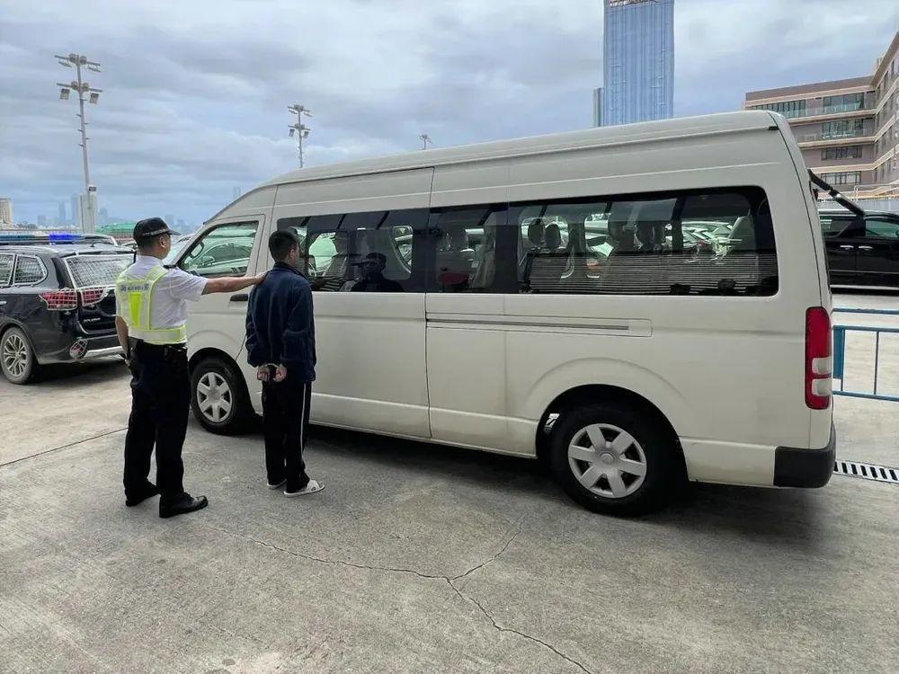 男子靠“水下推进器”偷渡至澳门