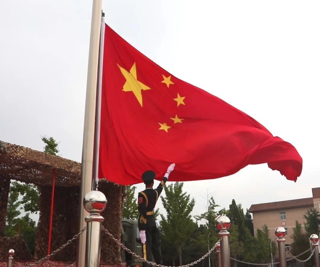 九三阅兵当天，这个小伙将升起五星红旗！