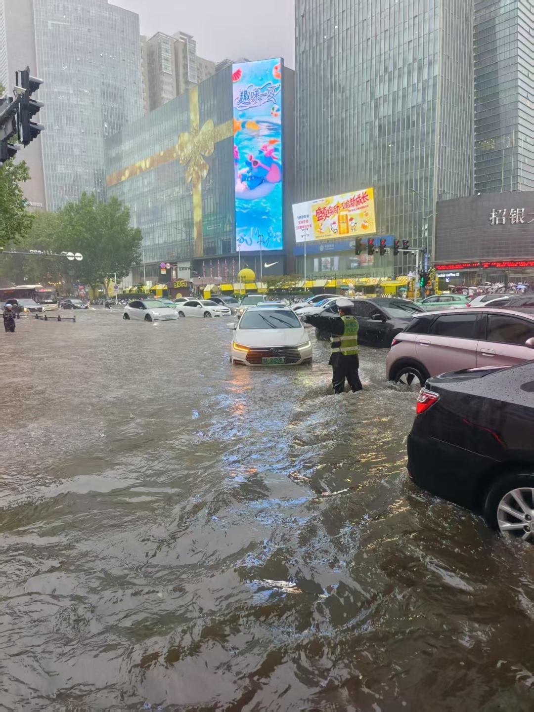 郑州：立即停产停业停课停运