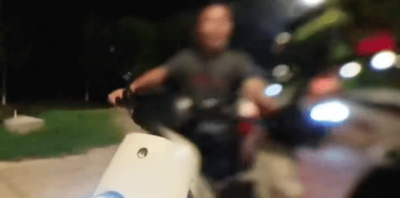 女生遇狗贩子抓流浪狗，鼓足勇气骑车去拦截！结果舒适却有遗憾