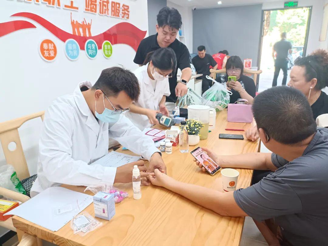 致敬城市奔跑者 夏日清凉送到手——仓山区关爱新就业群体慰问活动
