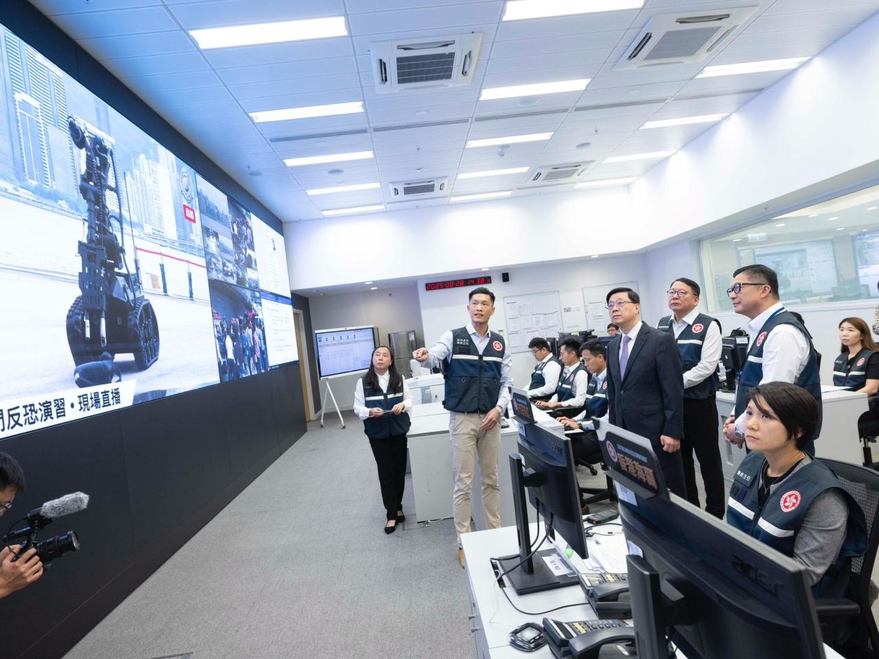 李家超表示，国际恐袭及本土恐怖主义的威胁不容忽视。（李家超社交网站）