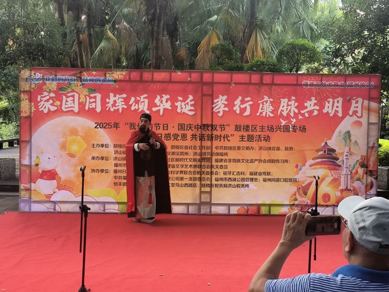 洪山镇兴园社区：家国同辉颂华诞 孝行廉脉共明月