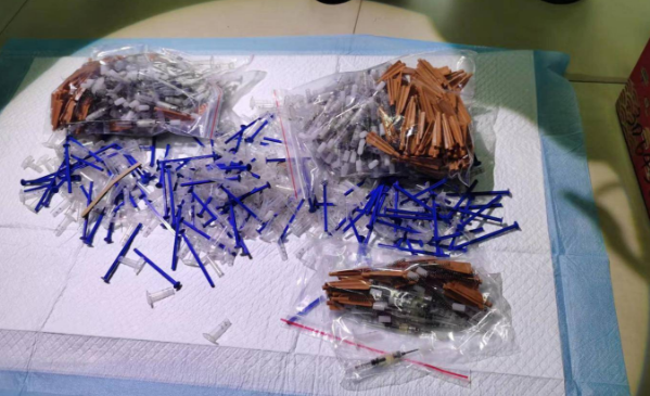 一年前的毒狗案牵出系列案：警方捣毁毒镖生产销售源头，又一毒狗嫌疑人被抓 