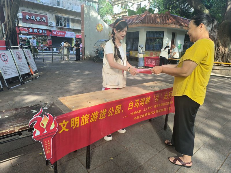 洪山镇兴园社区：家国同辉颂华诞 孝行廉脉共明月