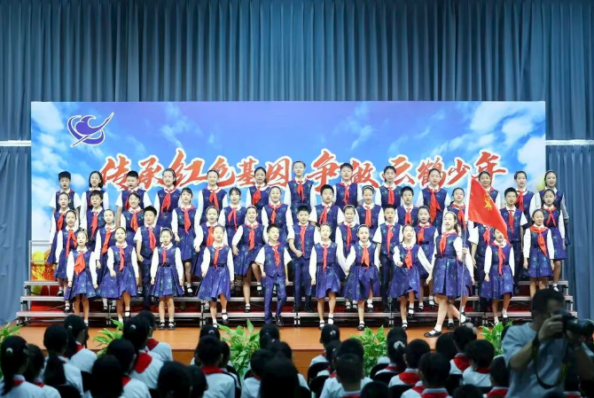 白家庄小学金帆合唱团现场艺术展示。校方供图