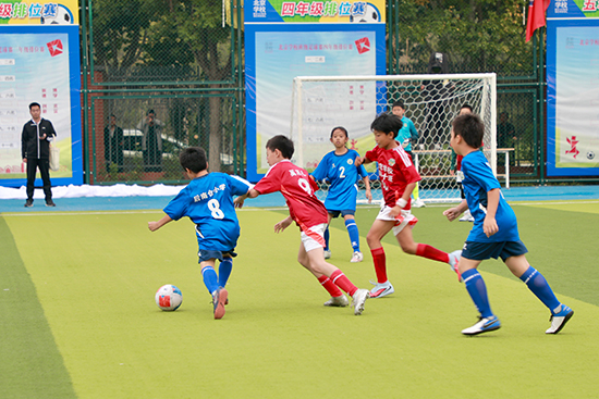 北京市“校园足球主题月”启动仪式在北京学校举行。北京教育融媒体中心供图