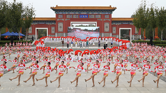 第61届北京市中小学生田径运动会暨北京学生金奥运动队田径运动会开幕式现场。北京市教委供图
