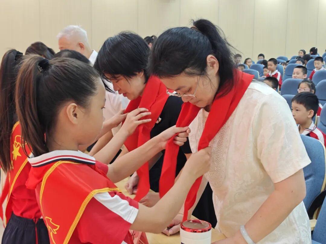 “十一三”建队日主题活动（二）｜强国复兴有我 争当新时代好少年 ——福州市岳峰中心小学2025年少先队建队纪念日主题活动