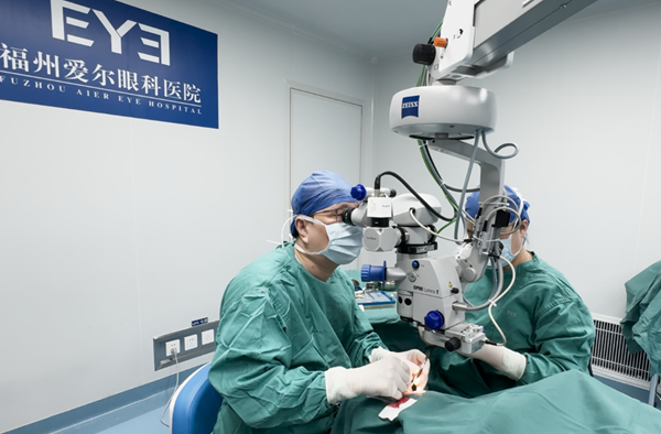 八旬老伯轻信短视频停服降压降糖药 突发“眼中风”致右眼失明 八旬老伯轻信短视频停服降压降糖药 突发“眼中风”致右眼失明