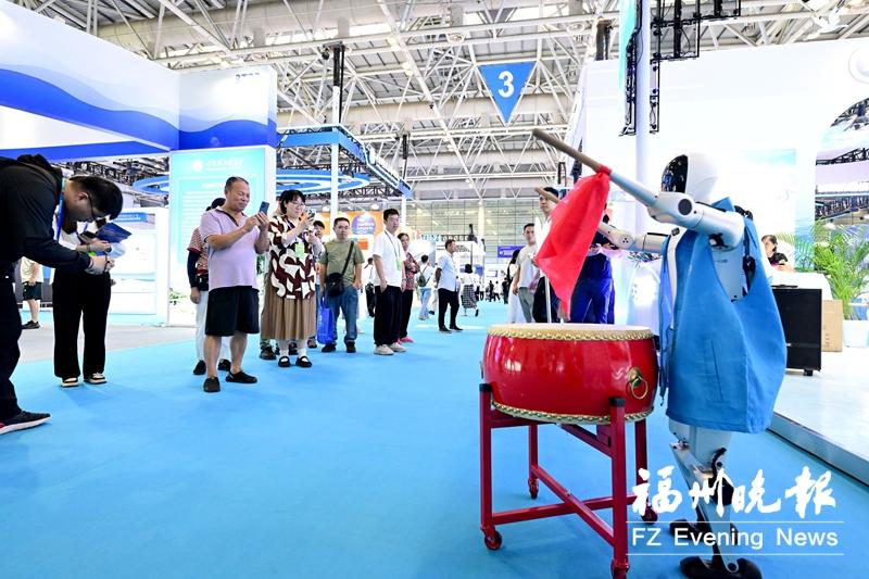 “国之重器”亮相世界航海装备大会