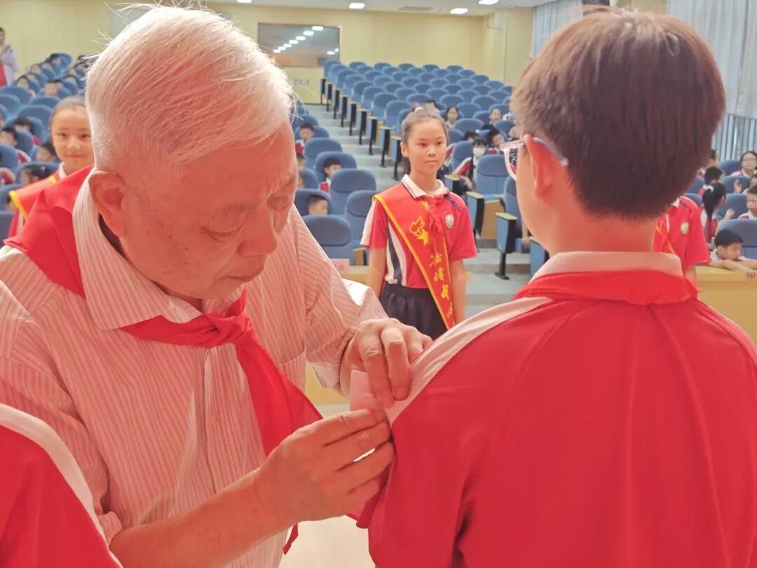 “十一三”建队日主题活动（二）｜强国复兴有我 争当新时代好少年 ——福州市岳峰中心小学2025年少先队建队纪念日主题活动