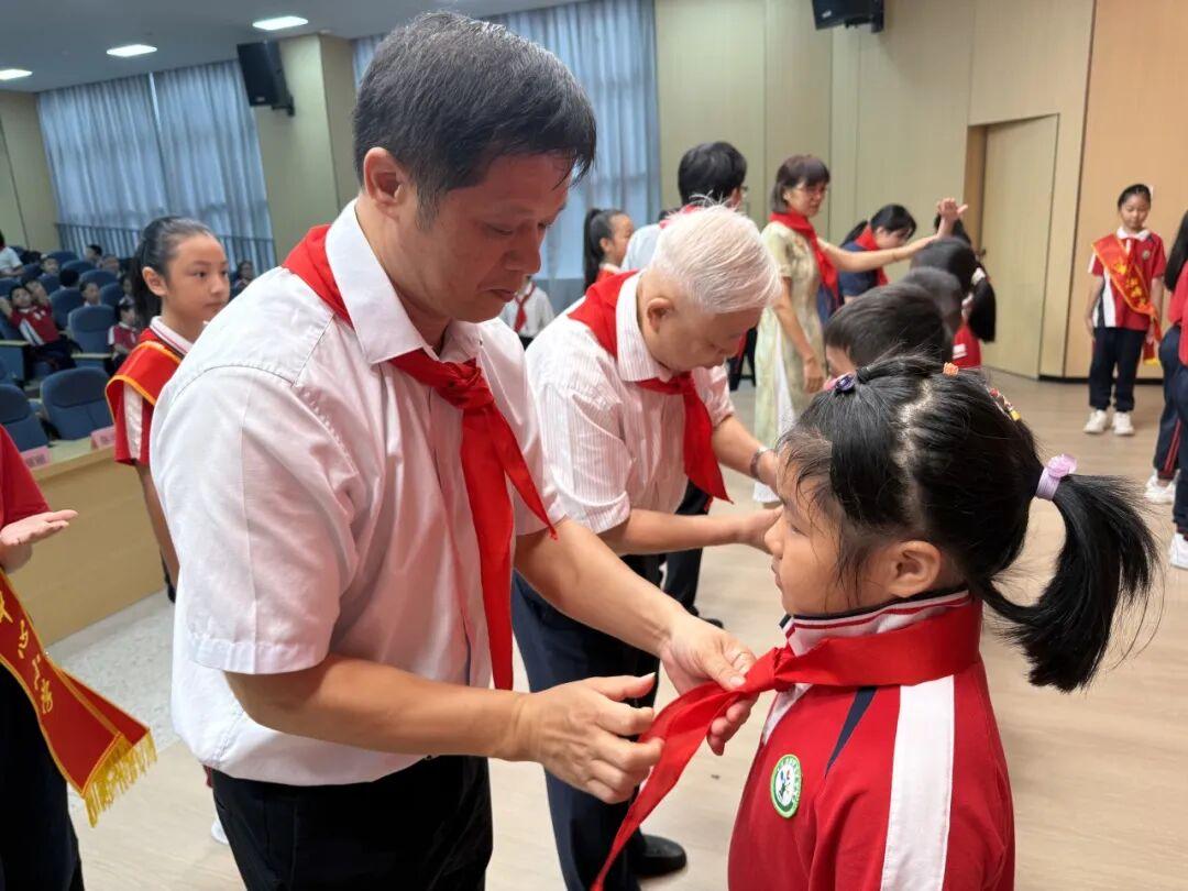 “十一三”建队日主题活动（二）｜强国复兴有我 争当新时代好少年 ——福州市岳峰中心小学2025年少先队建队纪念日主题活动