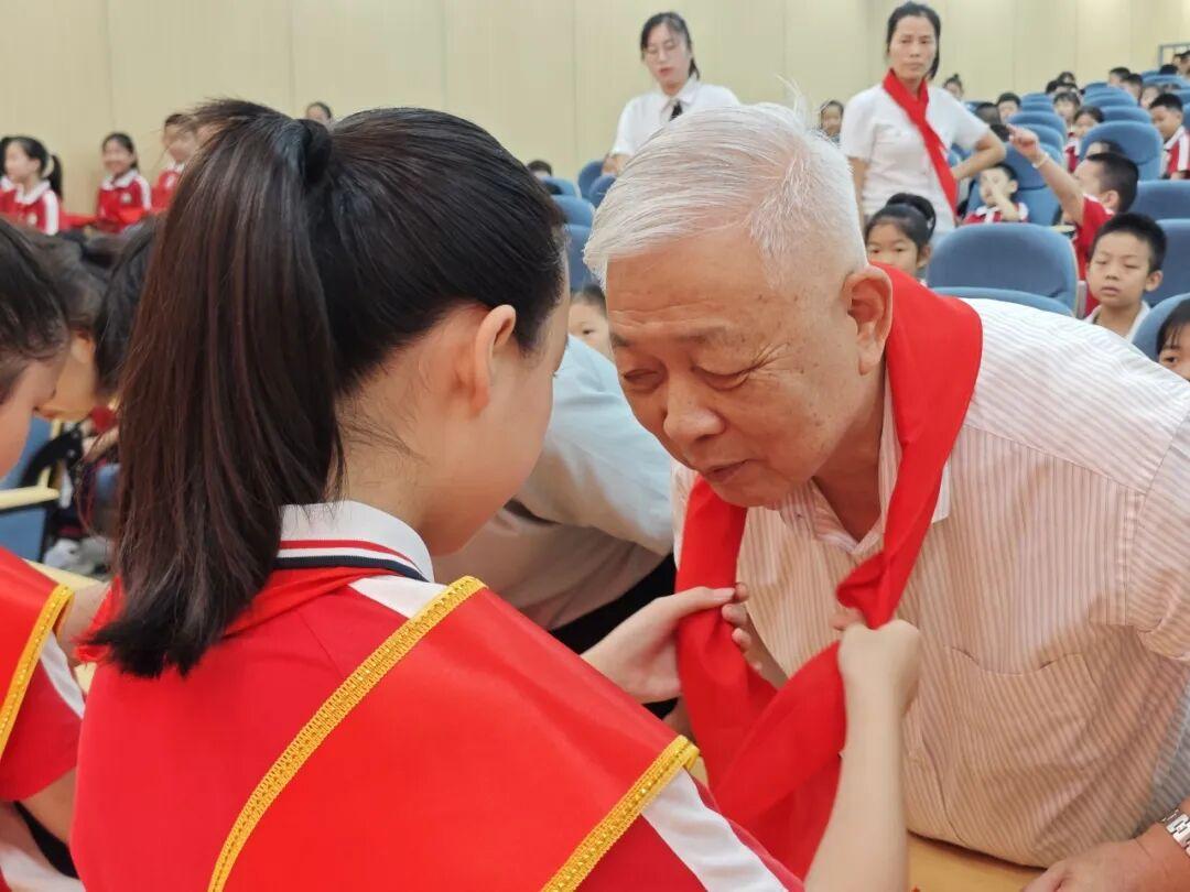 “十一三”建队日主题活动（二）｜强国复兴有我 争当新时代好少年 ——福州市岳峰中心小学2025年少先队建队纪念日主题活动