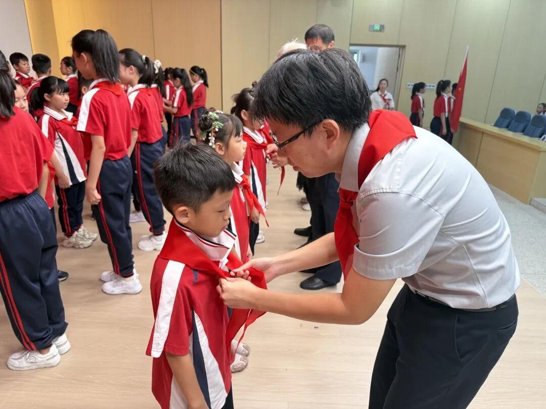 “十一三”建队日主题活动（二）｜强国复兴有我 争当新时代好少年 ——福州市岳峰中心小学2025年少先队建队纪念日主题活动