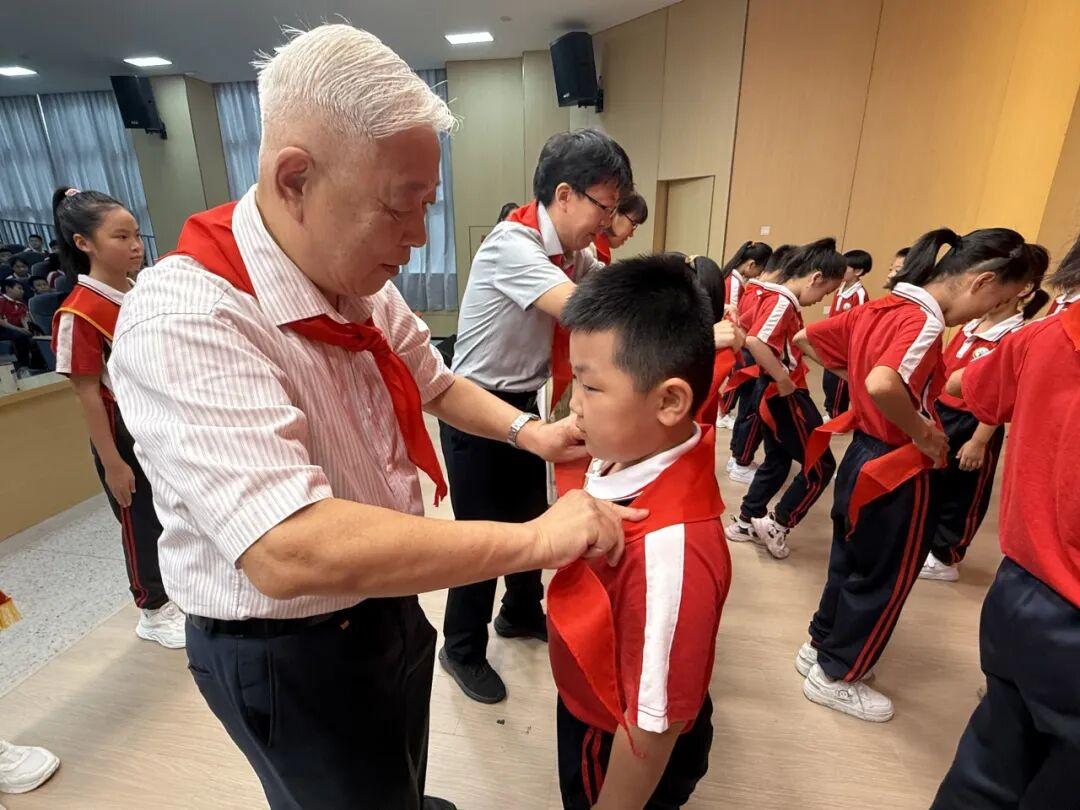 “十一三”建队日主题活动（二）｜强国复兴有我 争当新时代好少年 ——福州市岳峰中心小学2025年少先队建队纪念日主题活动