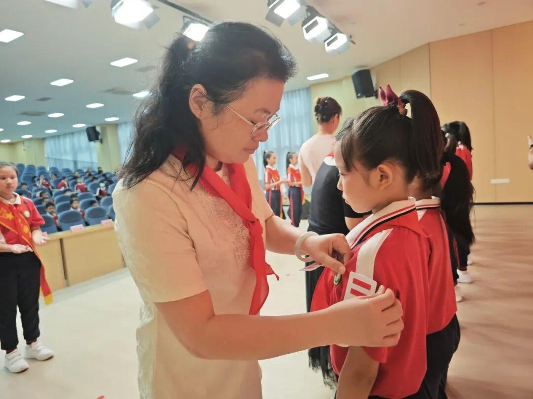 “十一三”建队日主题活动（二）｜强国复兴有我 争当新时代好少年 ——福州市岳峰中心小学2025年少先队建队纪念日主题活动