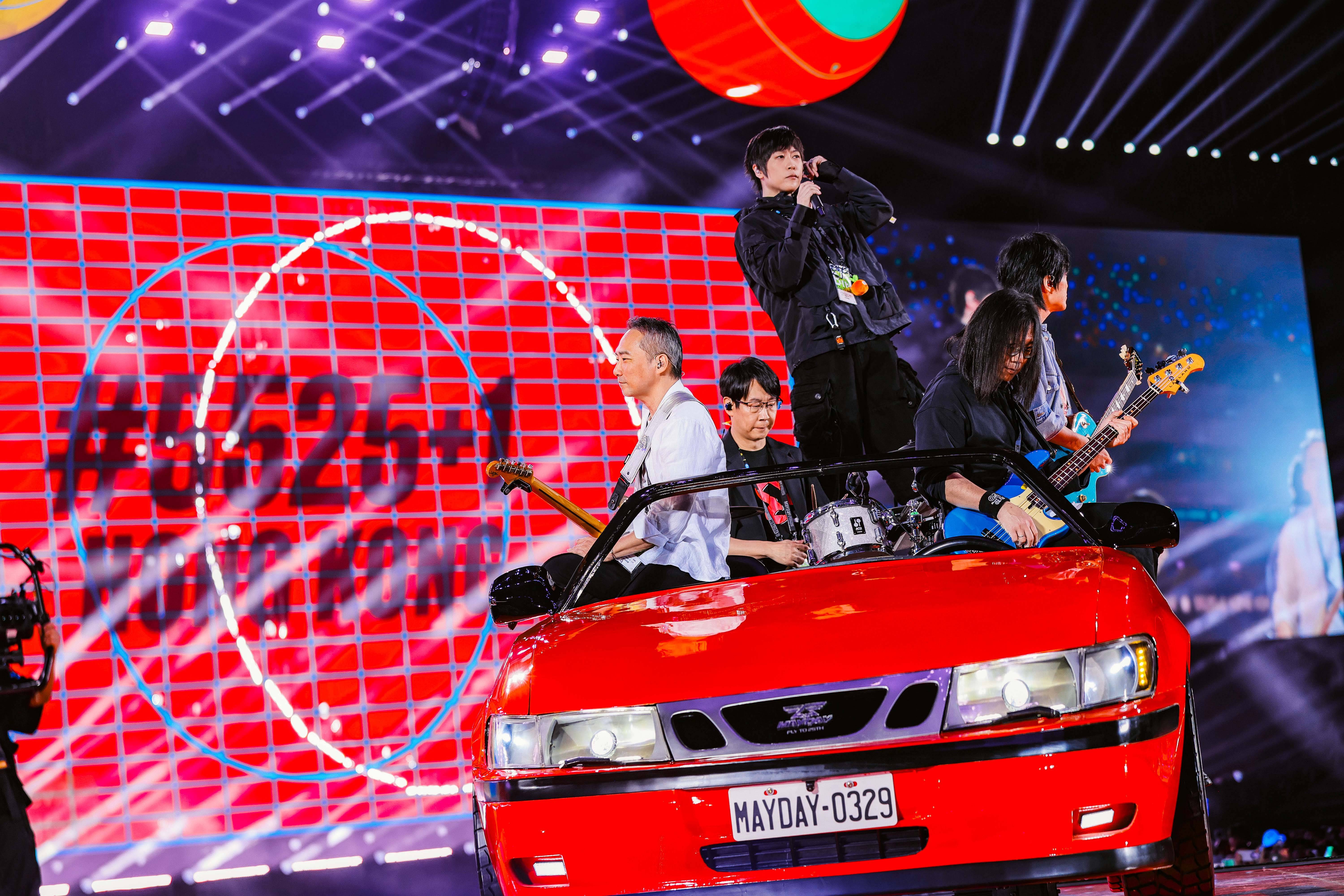 2 五月天5525＋1《回到那一天》，和你一起回到演出前的起点.jpg